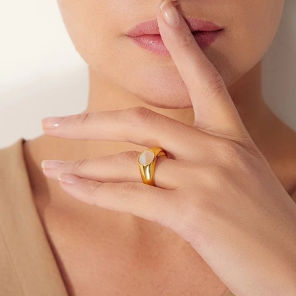 New 18K Gold Plated Mother Of Pearl Signet Ring - Picture 2 of 7